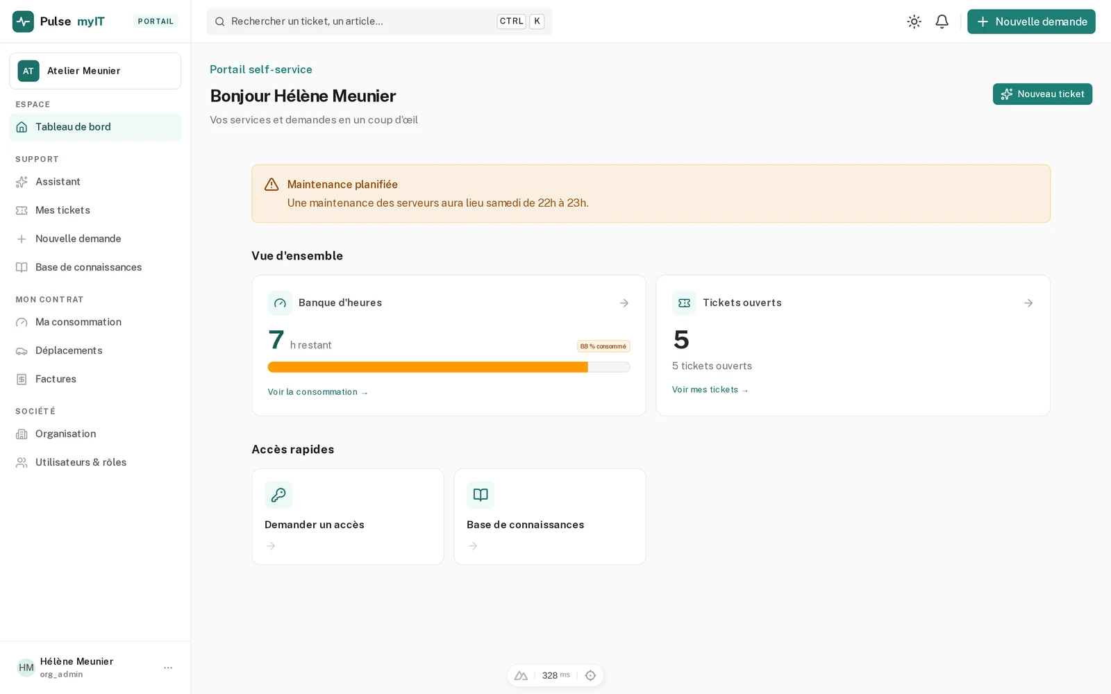Portail client fictif : bandeau de maintenance planifiée, solde de banque d’heures à 7 heures restantes (88 % consommé), compteur de cinq tickets ouverts, et raccourcis vers une demande d’accès et la base de connaissances.